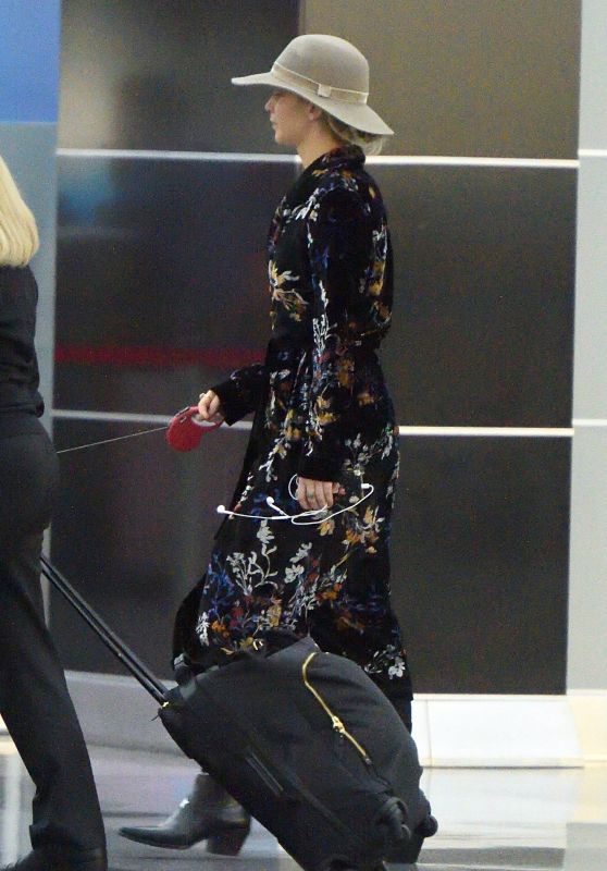Jennifer Lawrence at JFK Airport in NYC 11/21/2017