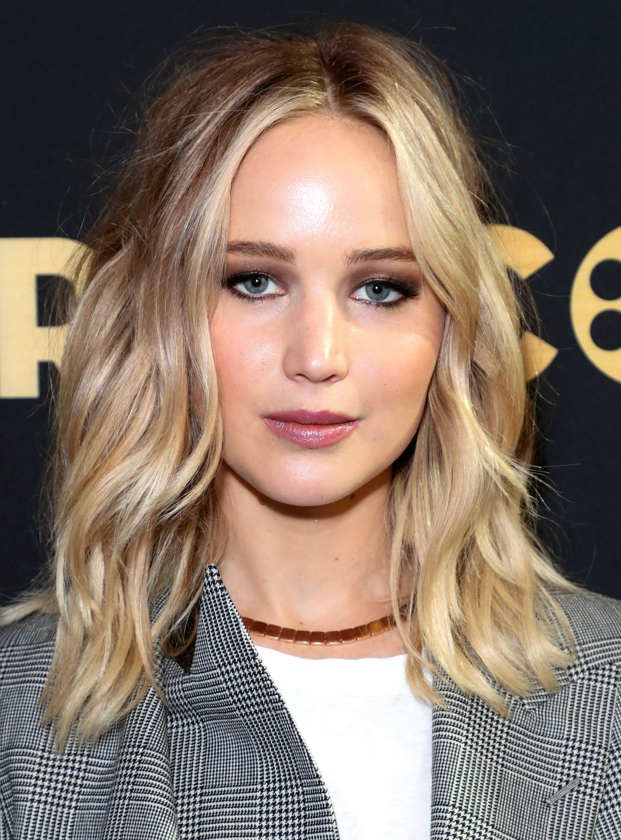 jennifer-lawrence-height-and-weight-stats