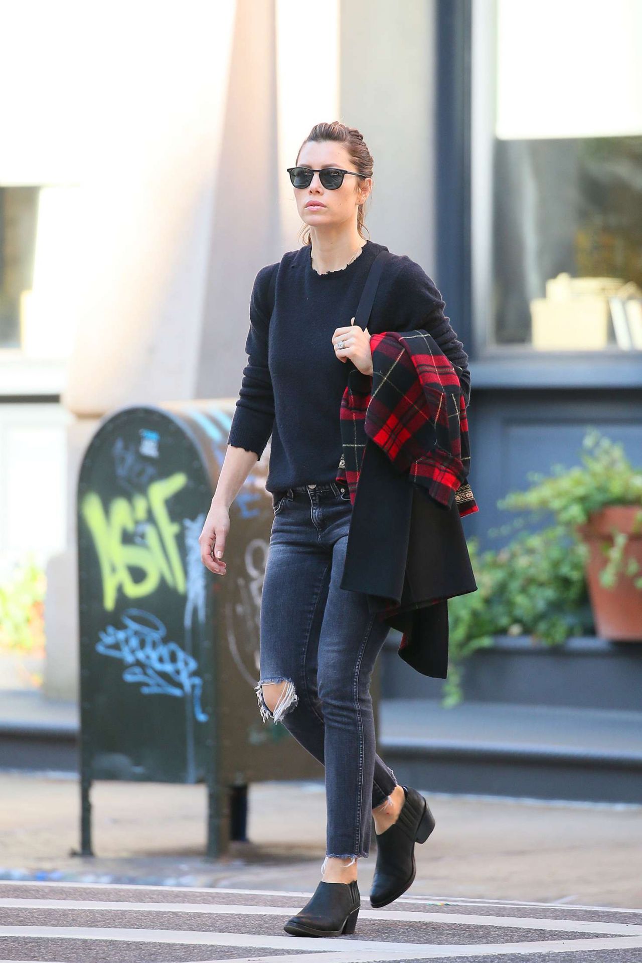 Jessica Biel Casual Style - Tribeca, NY 11/06/2017 • CelebMafia