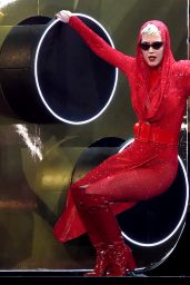 Katy Perry - Performs at the Staples Center in LA 11/07/2017