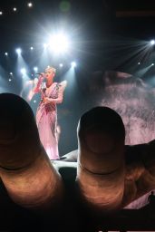 Katy Perry Performs Live on the Witness World Tour in Los Angeles 11/07/2017