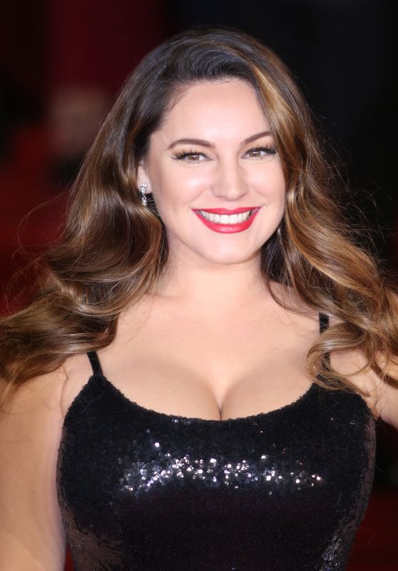 Kelly Brook – “Murder on the Orient Express” Red Carpet in London
