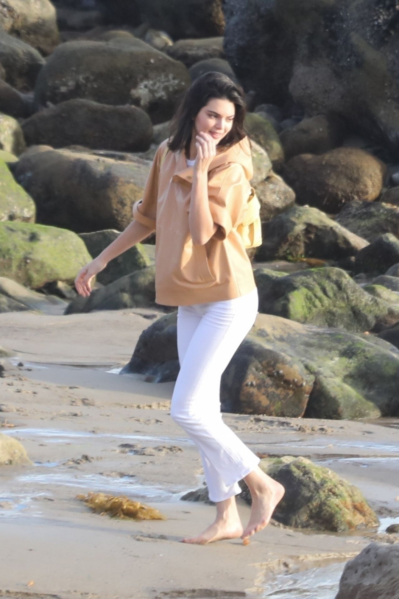 Kendall Jenner Candids - On the Set of a Photoshoot in Malibu 11