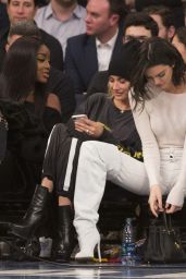 Kendall Jenner & Hailey Baldwin - New York Knicks vs LA Clippers in NYC 11/20/2017