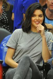 Kendall Jenner - Los Angeles Clippers VS Philadelphia 76ers in LA 11/13/2017