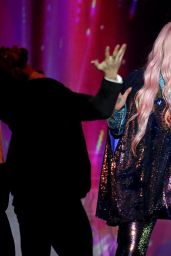 Kesha Performs Live at 2017 MTV European Music Awards