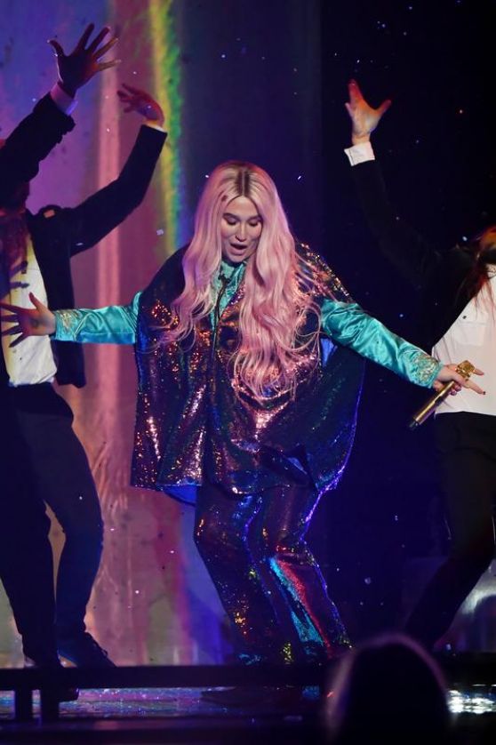 Kesha Performs Live at 2017 MTV European Music Awards • CelebMafia