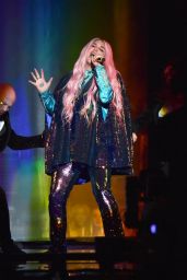 Kesha Performs Live at 2017 MTV European Music Awards