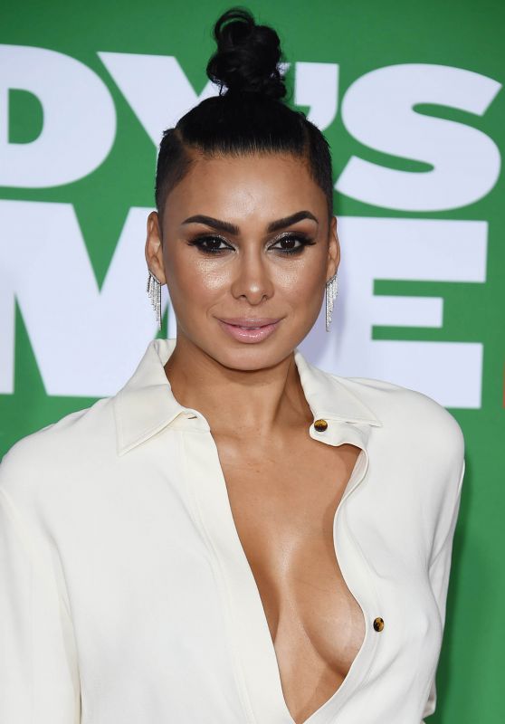Laura Govan – “Daddy’s Home 2” Premiere in Westwood