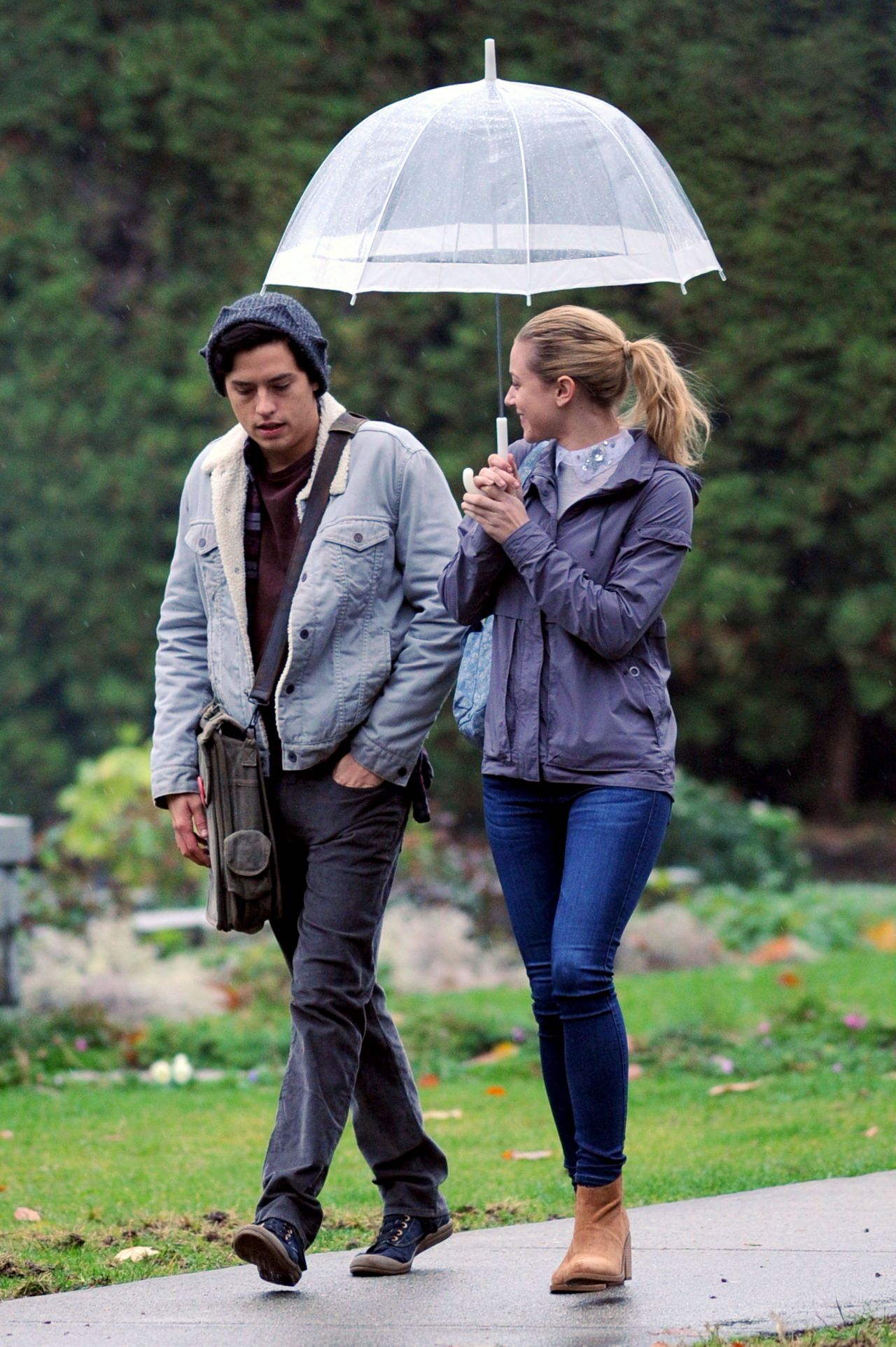 lili-reinhart-and-cole-sprouse-filming-an-episode-of-riverdale-in-vancouver-11-14-2017-2.jpg