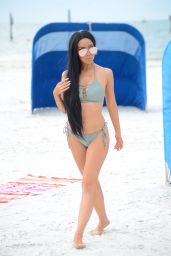 Lisa Opie Hot in Bikini - Beach in Miami 11/09/2017