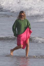 Margot Robbie - Christmas Photoshoot in Malibu 11/08/2017