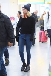 Margot Robbie in Travel Outfit - JFK Airport in NYC