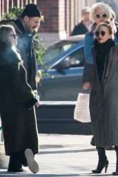 Mary-Kate Olsen and Ashley Olsen Have a Cigarette Break in NYC