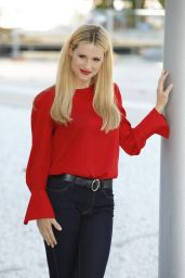 Michelle Hunziker - "Double Defense Killed in a Waiting for Judgement" Photocall in Rome 01/11/2017