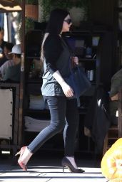 Michelle Trachtenberg - Out for Lunch in Beverly Hills 11/06/2017