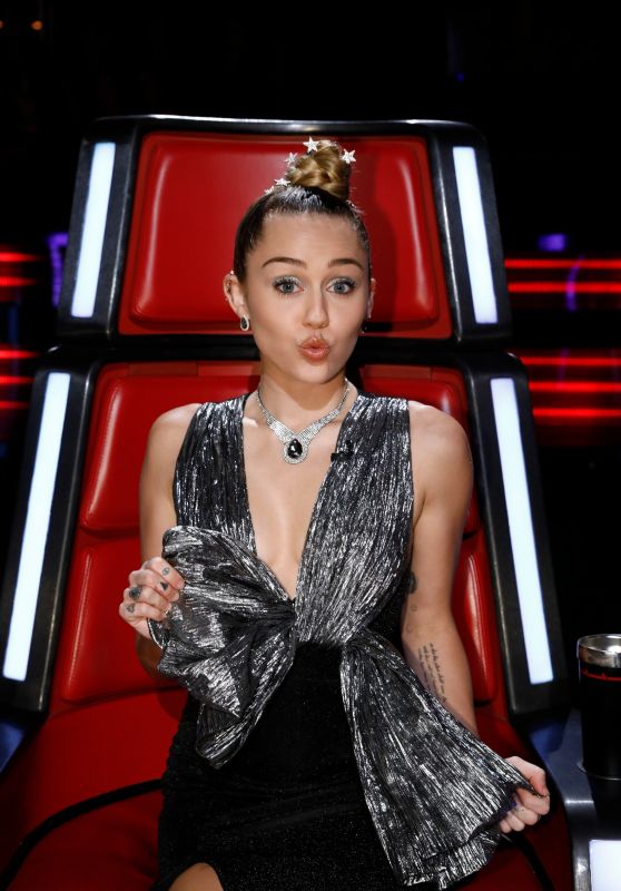Miley Cyrus - The Voice Season 13 Live Show