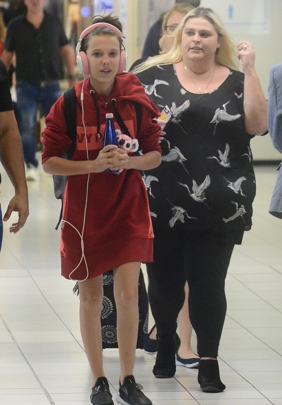 Millie Bobby Brown - Leaving Brisbane Airport to Sydney 11/14/2017