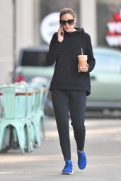 Olivia Palermo in NIKE Workout Gear - Brooklyn, NY 11/03/2017
