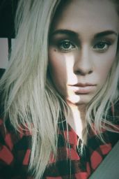 Paige VanZant - Social Media, November 2017