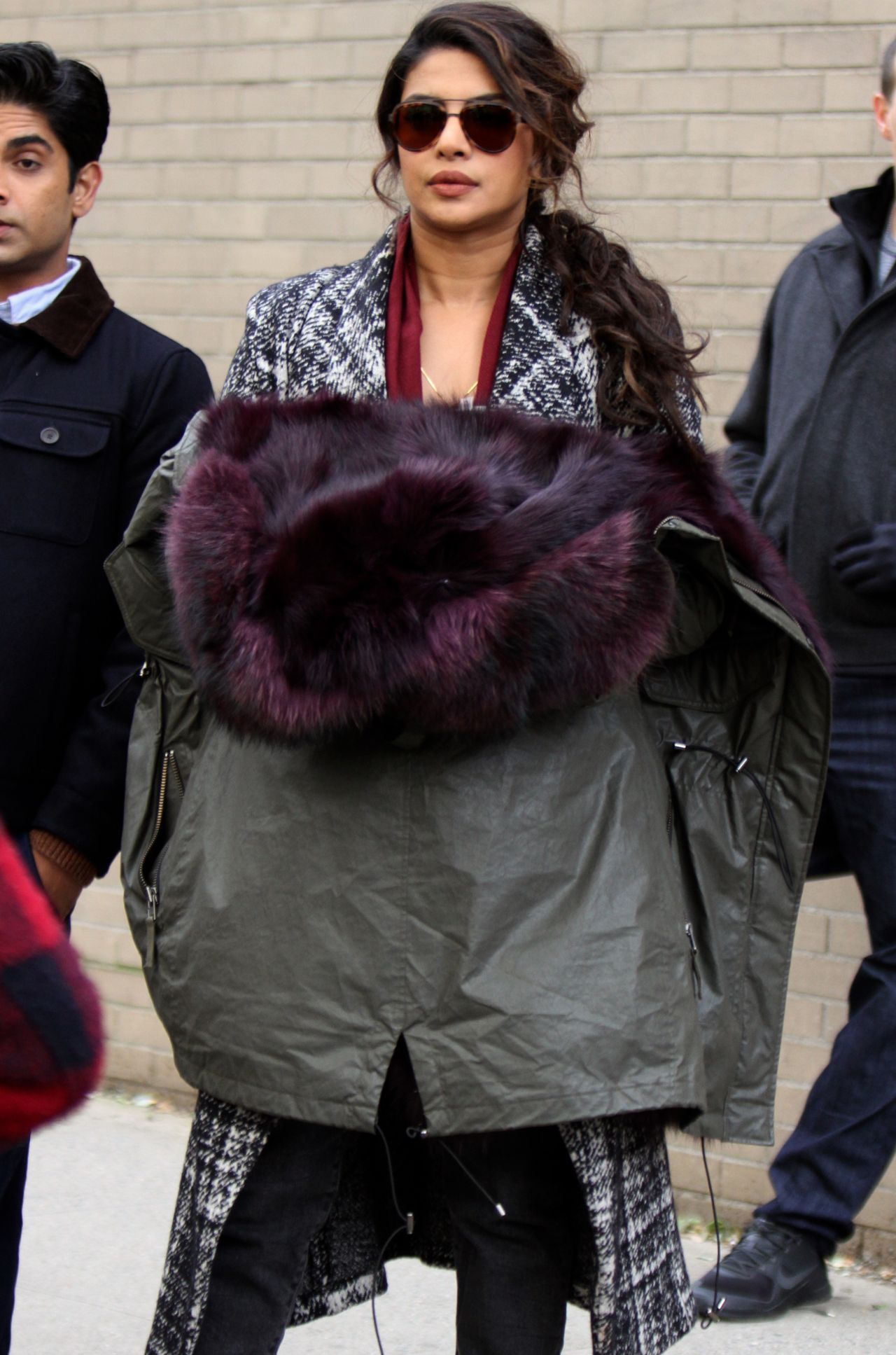 Priyanka Chopra - Wears an Ortophedic Knee Brace at the "Quantico" Set