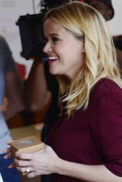 Reese Witherspoon at Sprinkles Cupcakes ATM Machine in Beverly Hills 11/15/2017