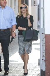 Reese Witherspoon in Casual Attire - Out for Breakfast in Brentwood 11/06/2017