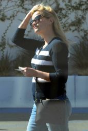 Reese Witherspoon - Leaves A Votre Sante Restaurant in Brentwood 11/04/2017