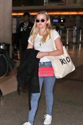 Reese Witherspoon With Daughter Ava Philippe - Charles de Gaulle Airport Paris 11/22/2017