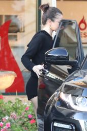 Selena Gomez - Hits the Gym in Los Angeles 11/08/2017