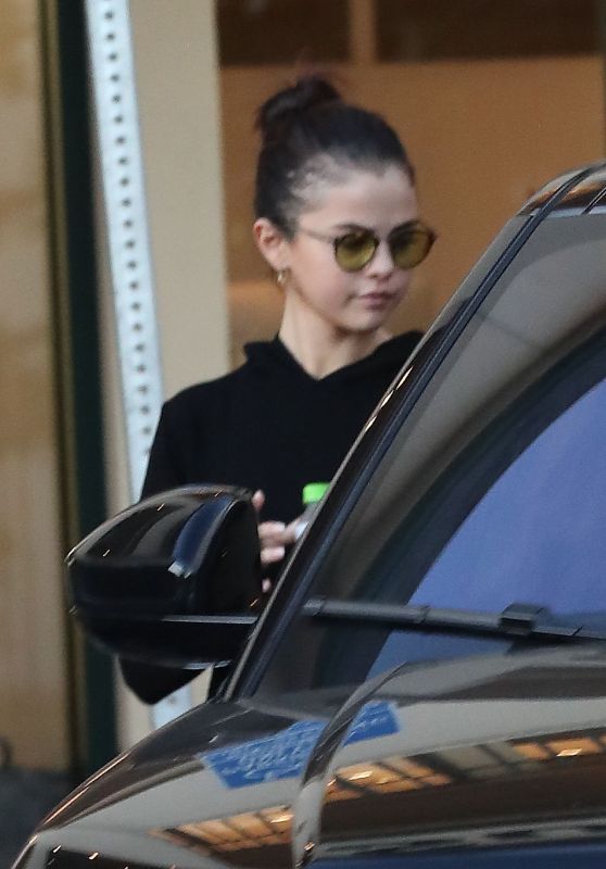 Selena Gomez - Hits the Gym in Los Angeles 11/08/2017