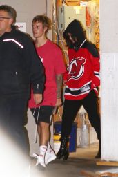 Selena Gomez - Watches Justin Bieber Play Hokey in LA 11/01/2017