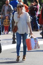 Amy Adams - Christmas Shopping at The Grove in Los Angeles