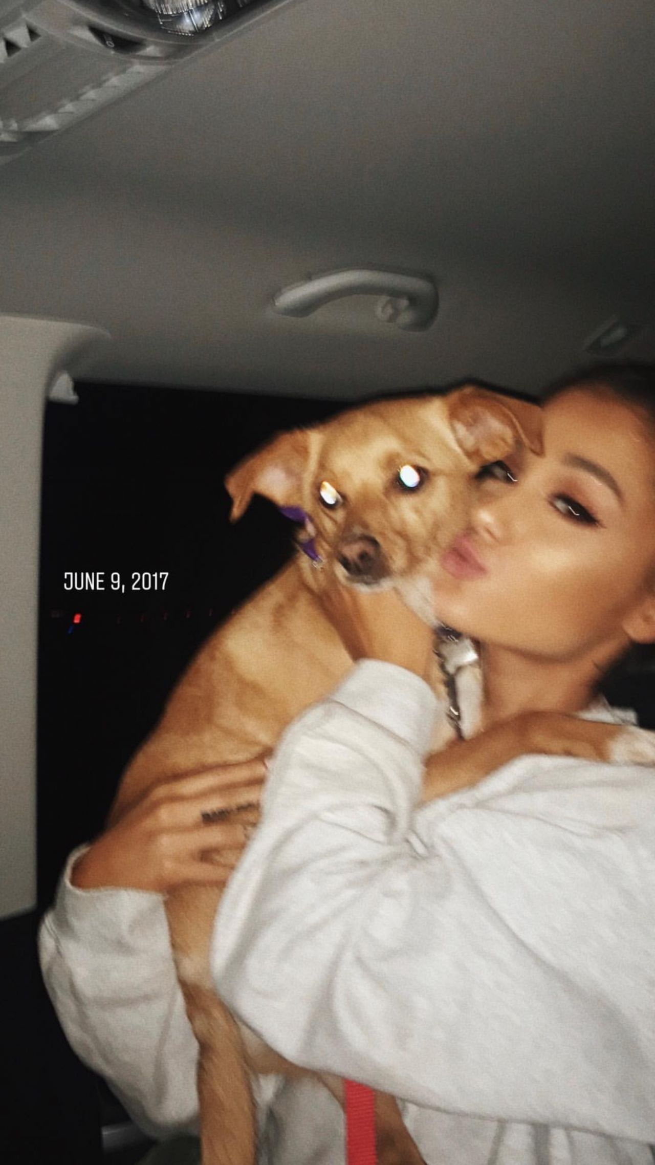 Ariana Grande - Social Media 12/29/20171280 x 2276