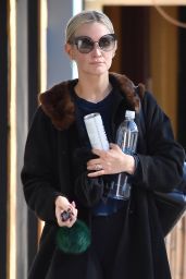 Ashlee Simpson - Heads to the Tracy Anderson Gym in Studio City 12/11/2017
