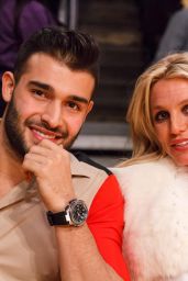 Britney Spears With Boyfriend Sam Asghari - Lakers vs the Golden State Warriors in LA 11/29/2017