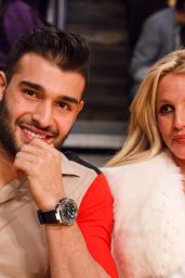 Britney Spears With Boyfriend Sam Asghari - Lakers vs the Golden State Warriors in LA 11/29/2017