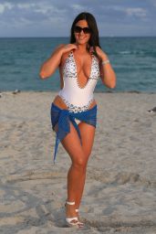 Claudia Romani Hot in Swimsuit - Miami 12/17/2017