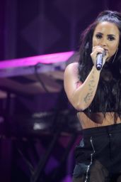 Demi Lovato – Performs Live at 103.5 KISS FM’s Jingle Ball 2017 in Rosemont