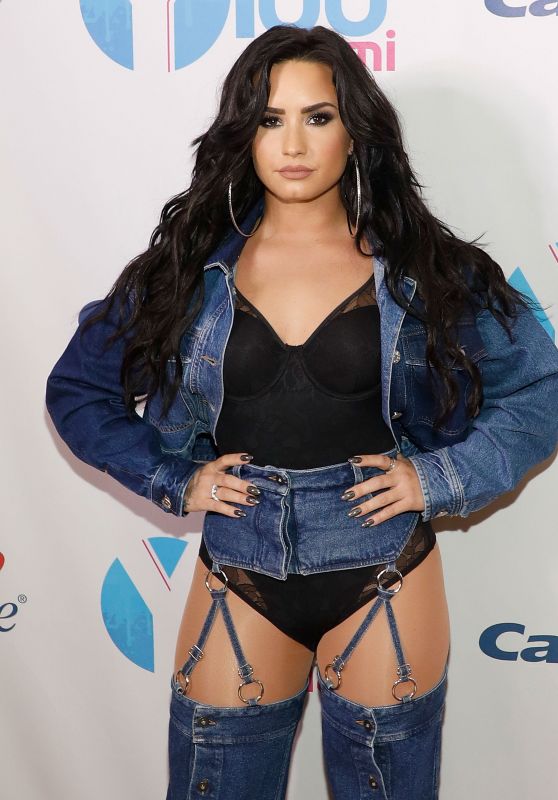 Demi Lovato - Y100 Jingle Ball 2017 in Sunrise, FL