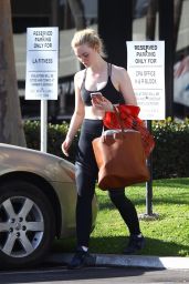 Elle Fanning Gym Ready Style - Beverly Hills 12/02/2017