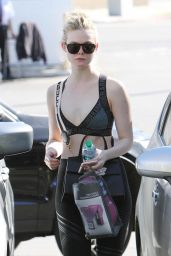 Elle Fanning in Workout Gear - Heads to the Gym in Los Angeles