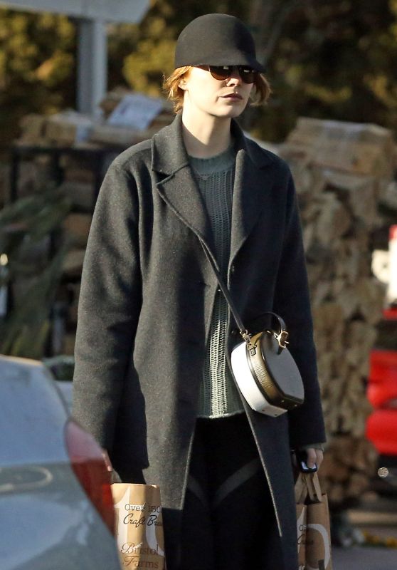 Emma Stone - Grocery Shopping in Beverly Hills
