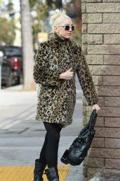Gwen Stefani in a Leopard Coat - Los Angeles 12/22/2017