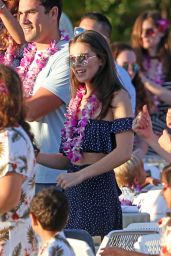 Hailee Steinfeld - Learns a Hawaiian Dance at a Luau in Maui • CelebMafia