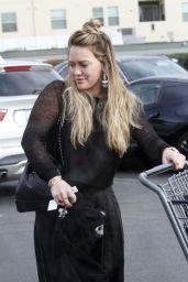 Hilary Duff Last Minute Christmas Shopping in LA 12/23/2017