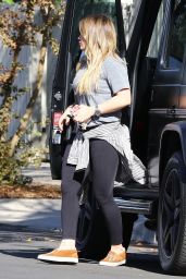 Hilary Duff - Stops by a Friend