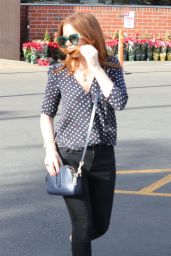 Isla Fisher Casual Style - Shopping in Beverly Hills 12/08/2017