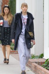 Jaime King - Grabbing a Cold Beverage From Alfred Coffee in West Hollywood
