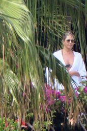 Jennifer Aniston in Los Cabos 12/29/2017